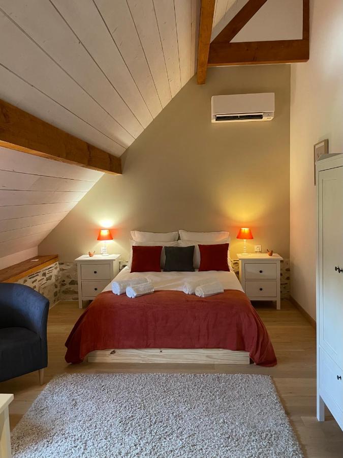 Domaine Des Pierres Trouvees Bed & Breakfast Saint-Vincent  Bagian luar foto